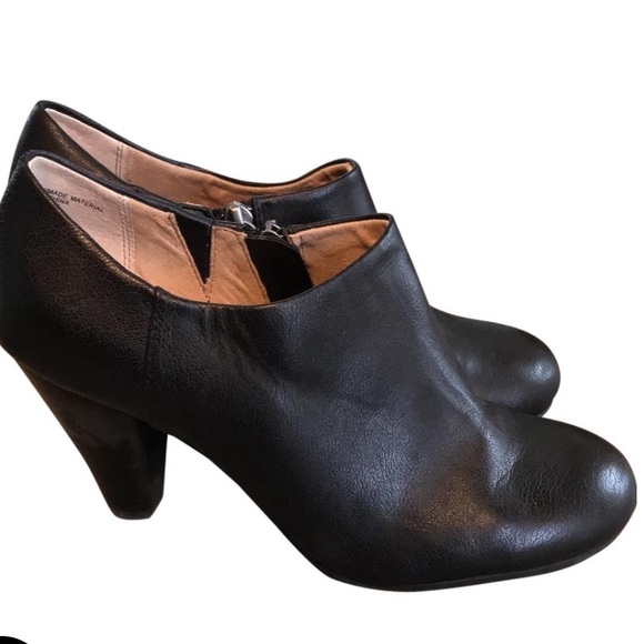 Crown Vintage Lion Black Leather Heel Booties